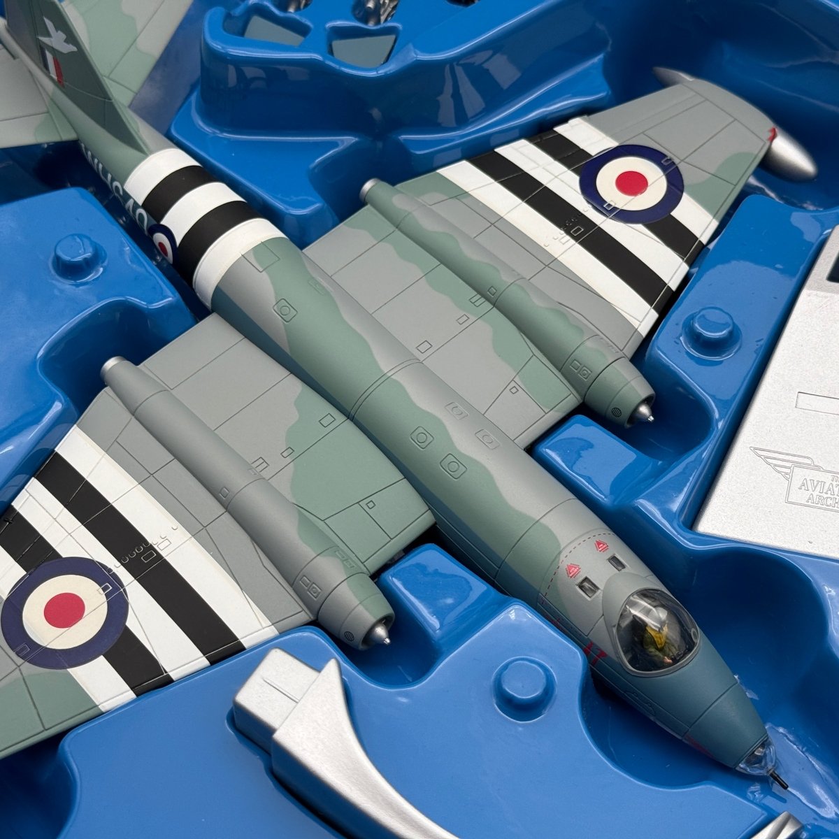 Corgi AA34701 1:72 English Electric Canberra B.Mk 2 WH640 10 Sqn Suez 1956 - Corgi
