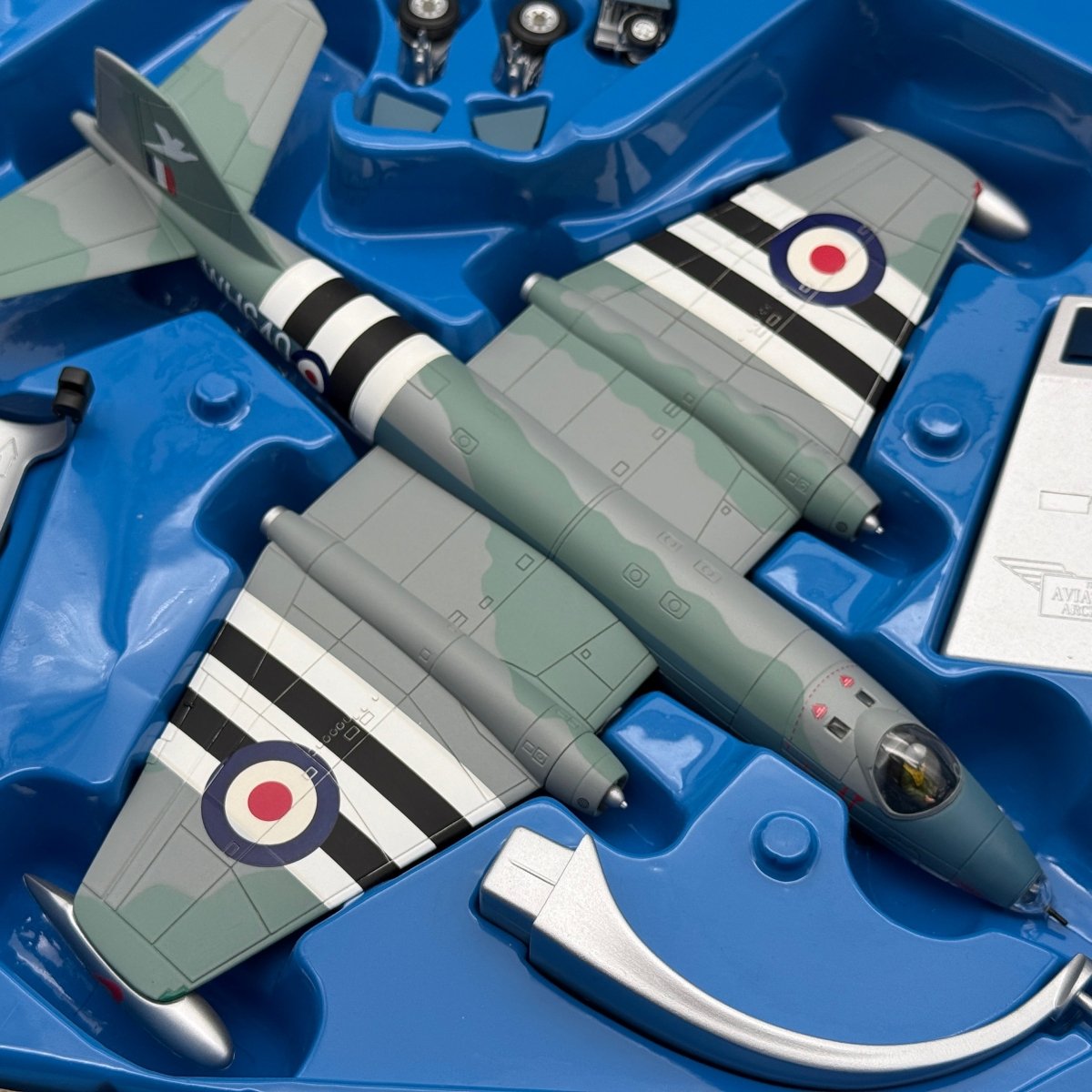 Corgi AA34701 1:72 English Electric Canberra B.Mk 2 WH640 10 Sqn Suez 1956 - Corgi