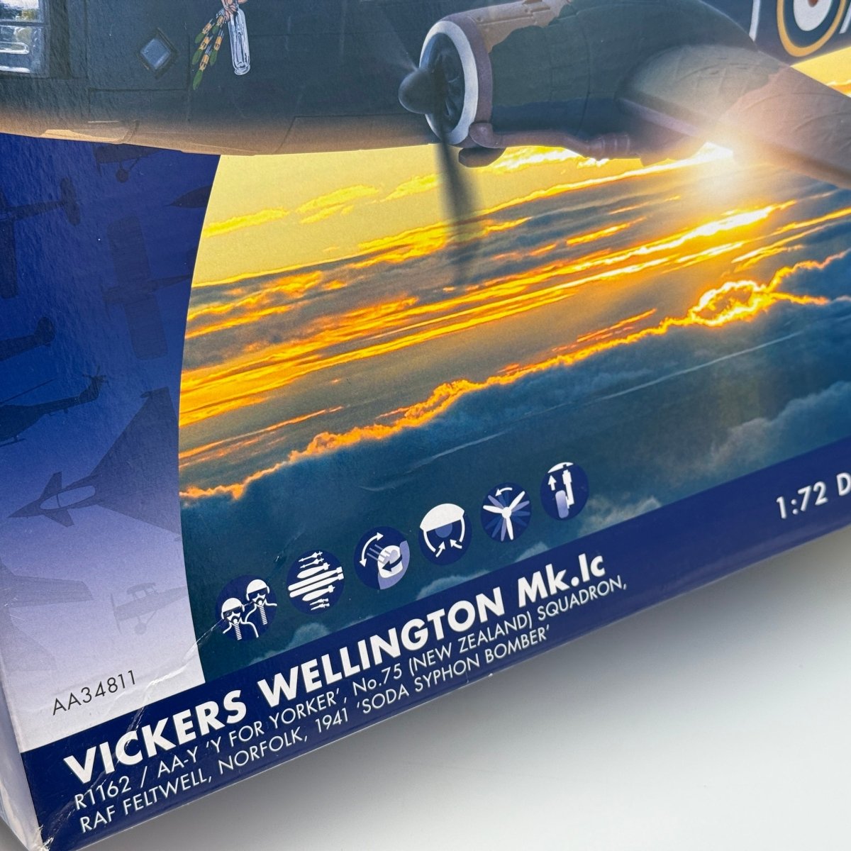 Corgi AA34811 1:72 Vickers Wellington Mk Ic R1162 75 NZ Sqn Feltwell 1941 - Corgi