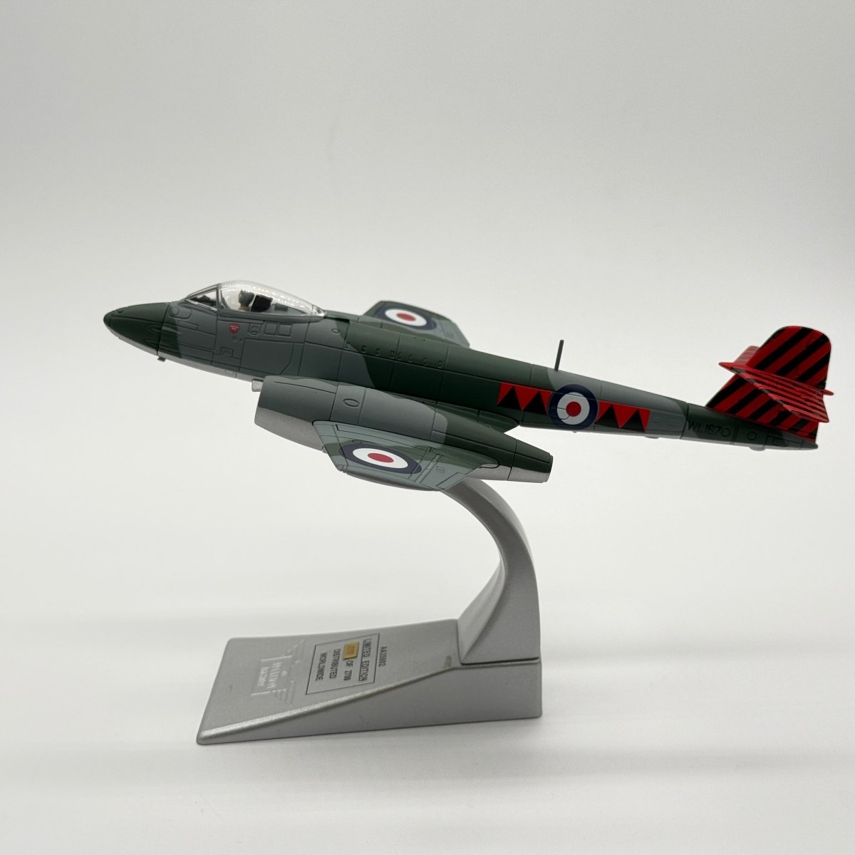 Corgi AA35002 1:72 Gloster Meteor F.Mk 8 RAF No.601 Sqn RAF North Weald England 1950s - Corgi