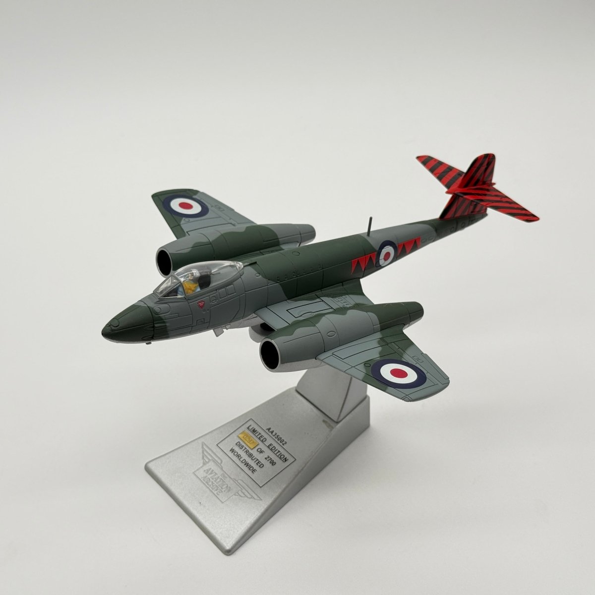 Corgi AA35002 1:72 Gloster Meteor F.Mk 8 RAF No.601 Sqn RAF North Weald England 1950s - Corgi
