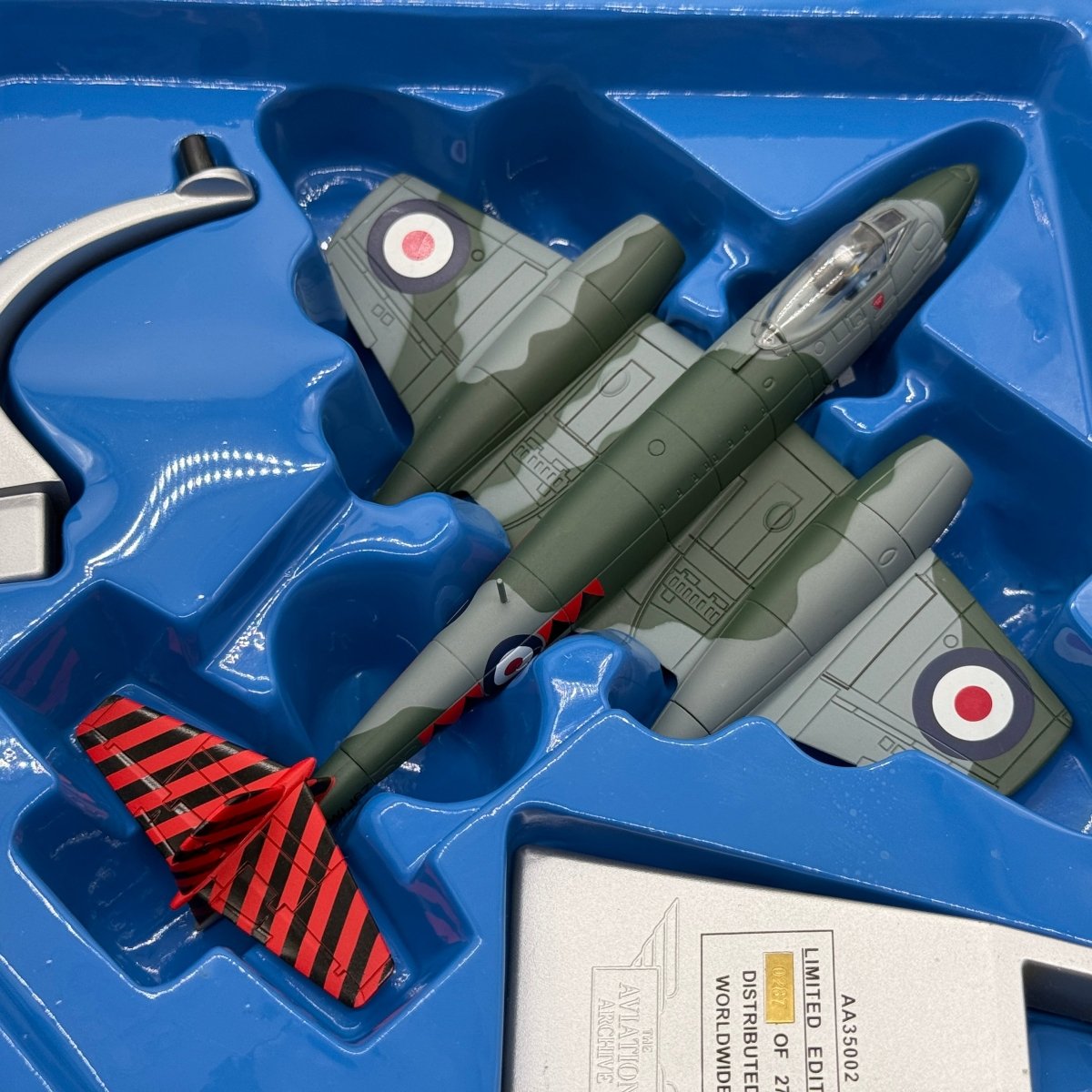 Corgi AA35002 1:72 Gloster Meteor F.Mk 8 RAF No.601 Sqn RAF North Weald England 1950s - Corgi
