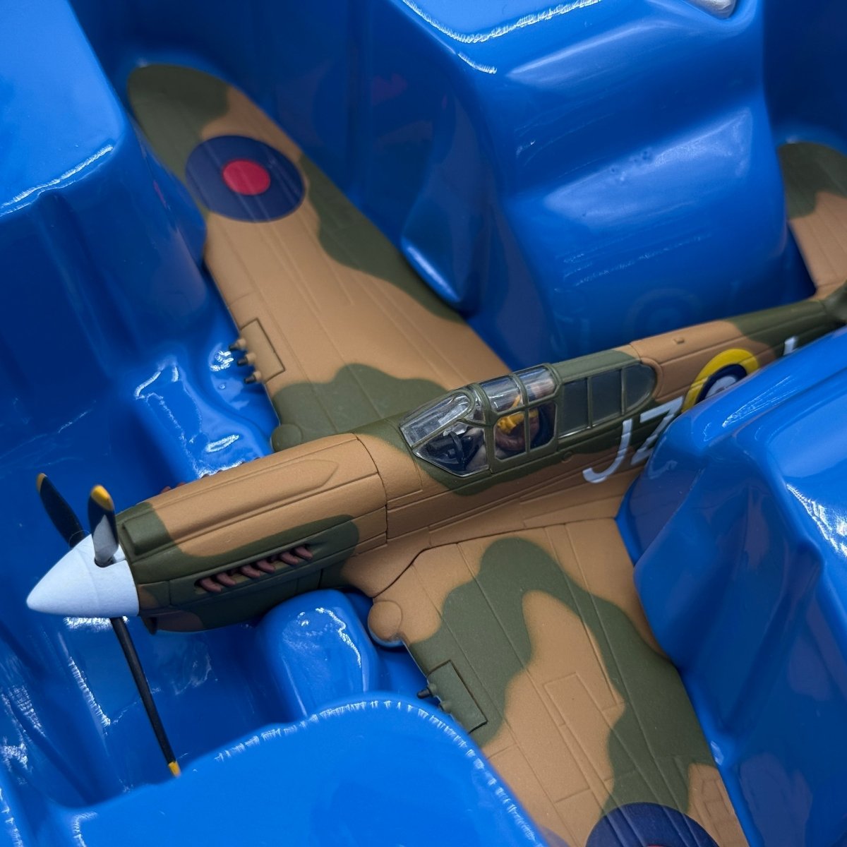 Corgi AA35202 1:72 Curtiss P-40E Warhawk RNZAF No.15 Sqn JZ Johnnie Gibson Whenuapai New Zealand 1942 - Corgi