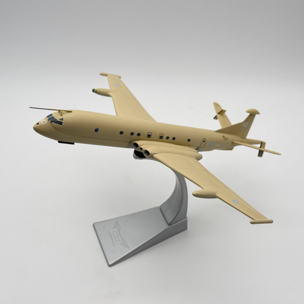 Corgi AA35601 1:144 BAe Nimrod MR.2 XV240 No. 201 Sqn RAF Kinloss Scotland 2004 - Corgi