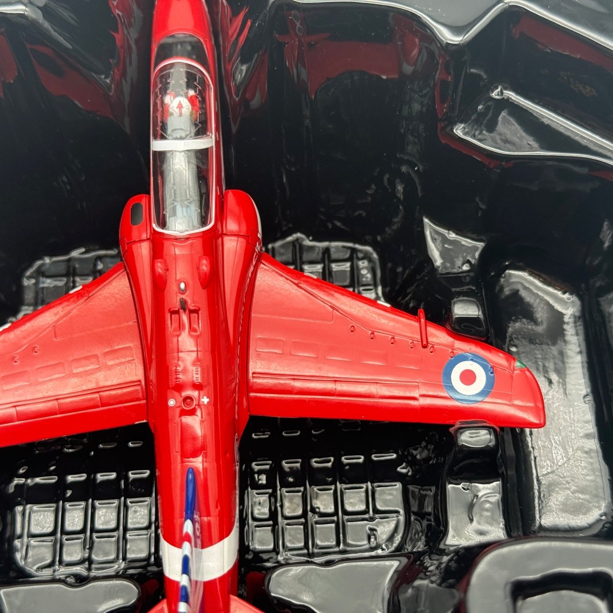 Corgi AA36011 1:72 BAE Hawk T.Mk 1 RAF Red Arrows 50th Season 2014 - Corgi