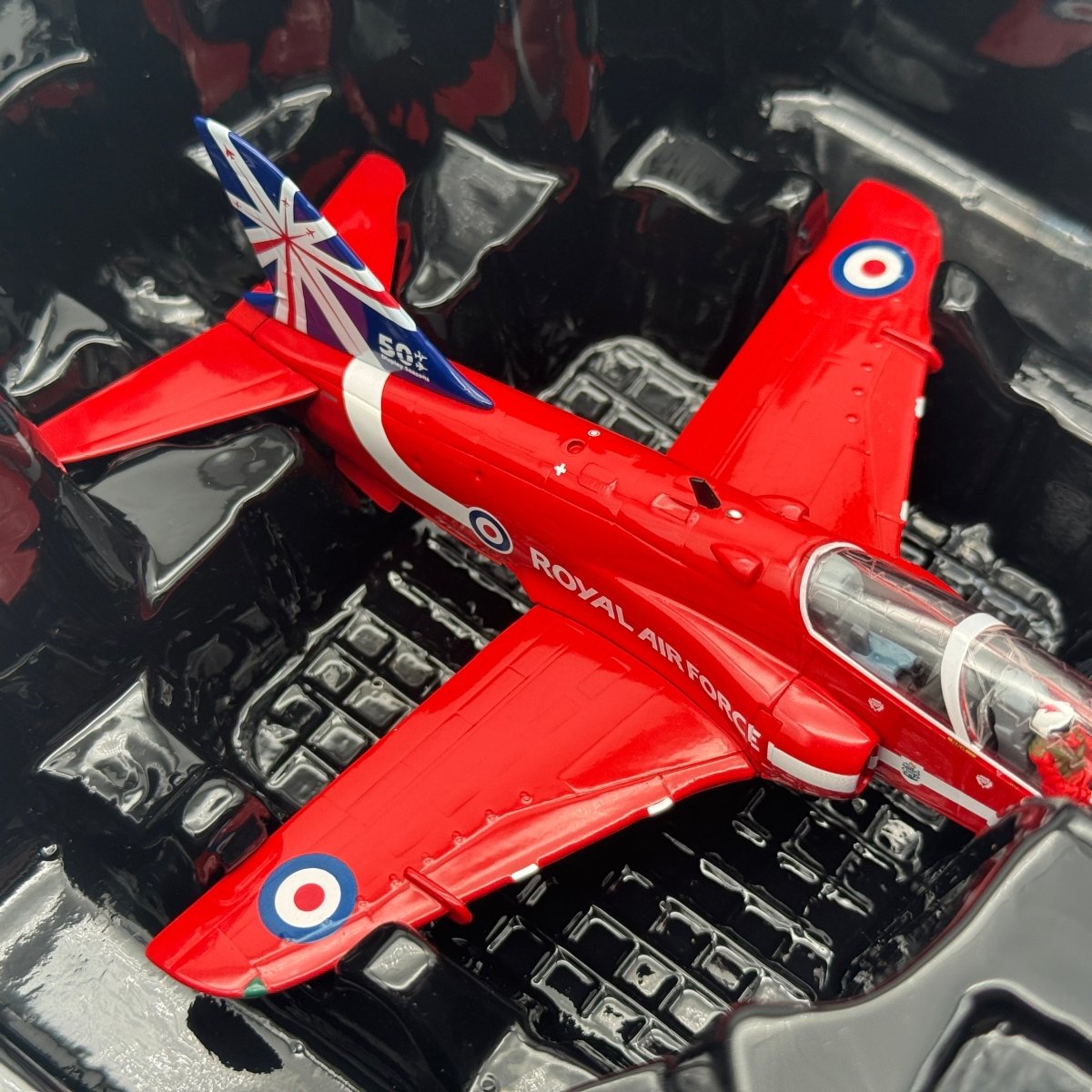 Corgi AA36011 1:72 BAE Hawk T.Mk 1 RAF Red Arrows 50th Season 2014 - Corgi