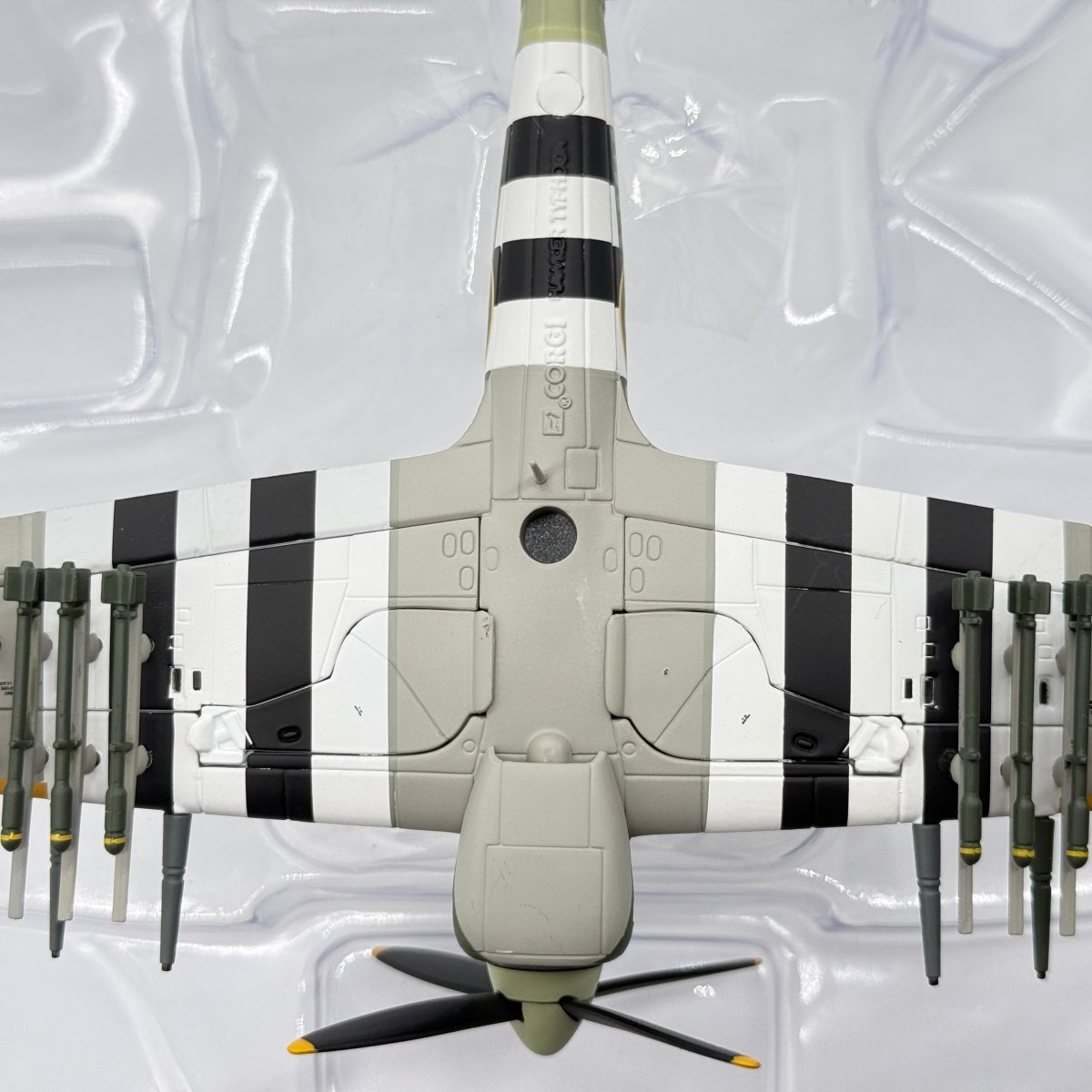 Corgi AA36512 1:72 Hawker Typhoon Mk I RAF No.245 Northern Rhodesian Sqn D-Day England 1944 - Corgi