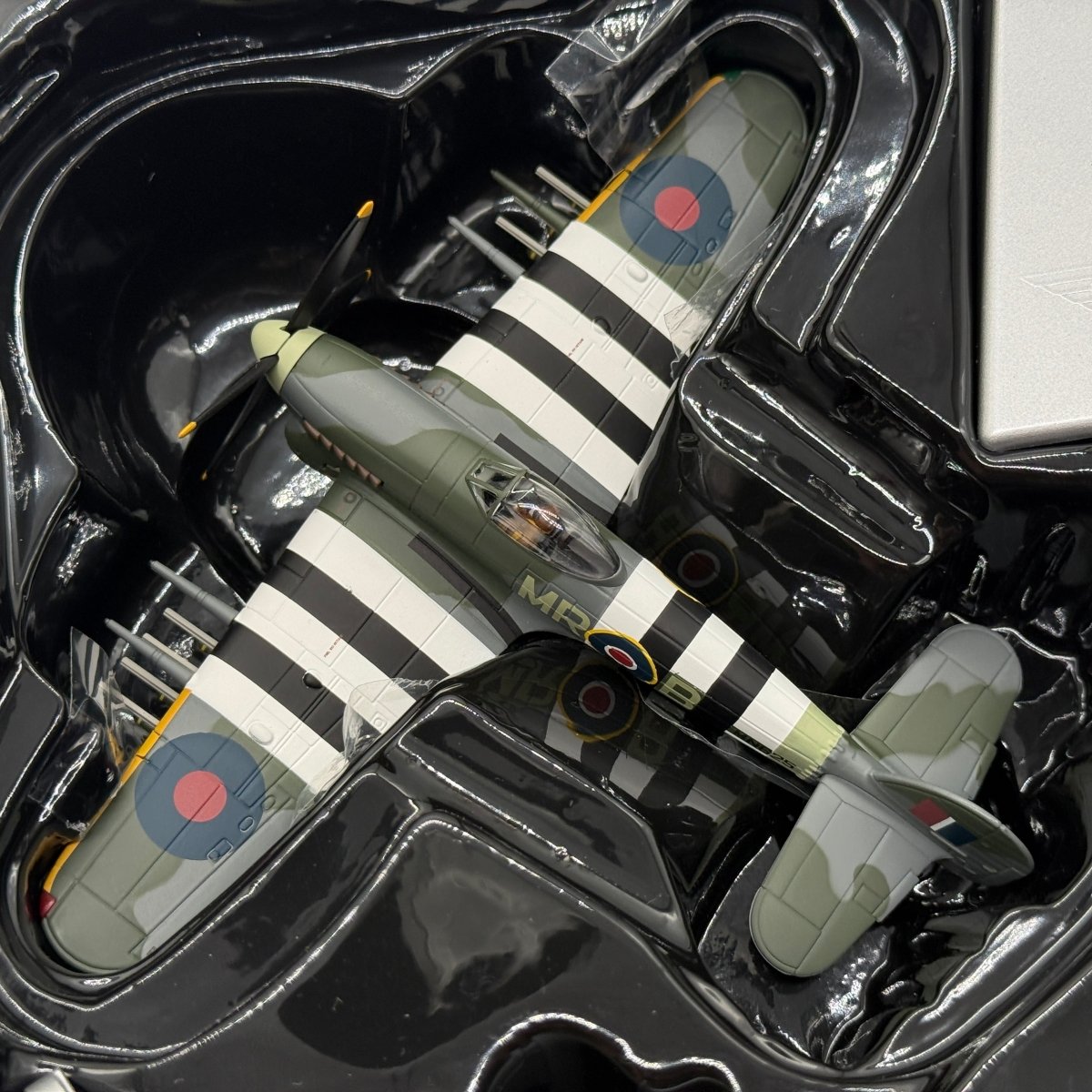 Corgi AA36512 1:72 Hawker Typhoon Mk I RAF No.245 Northern Rhodesian Sqn D-Day England 1944 - Corgi