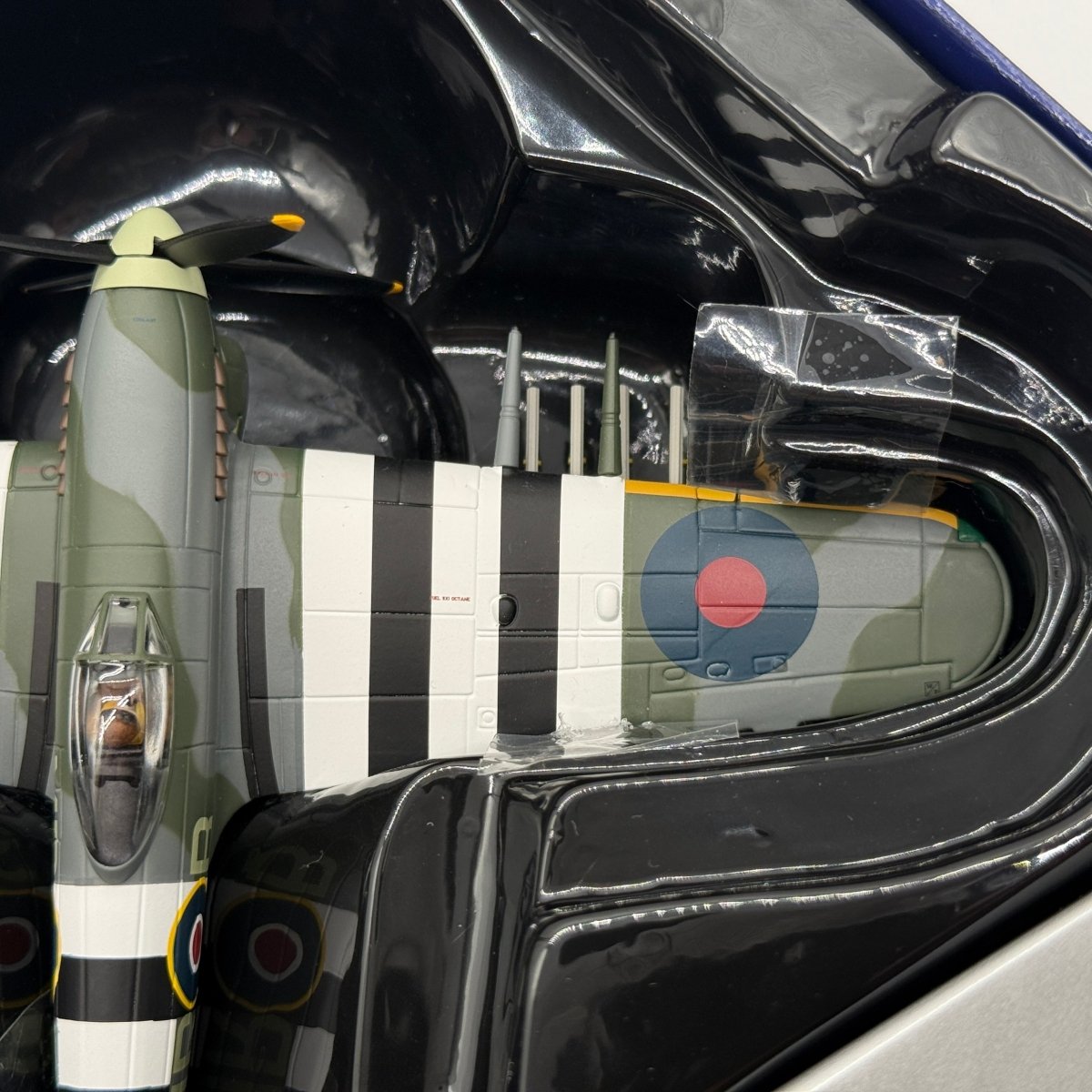 Corgi AA36512 1:72 Hawker Typhoon Mk I RAF No.245 Northern Rhodesian Sqn D-Day England 1944 - Corgi