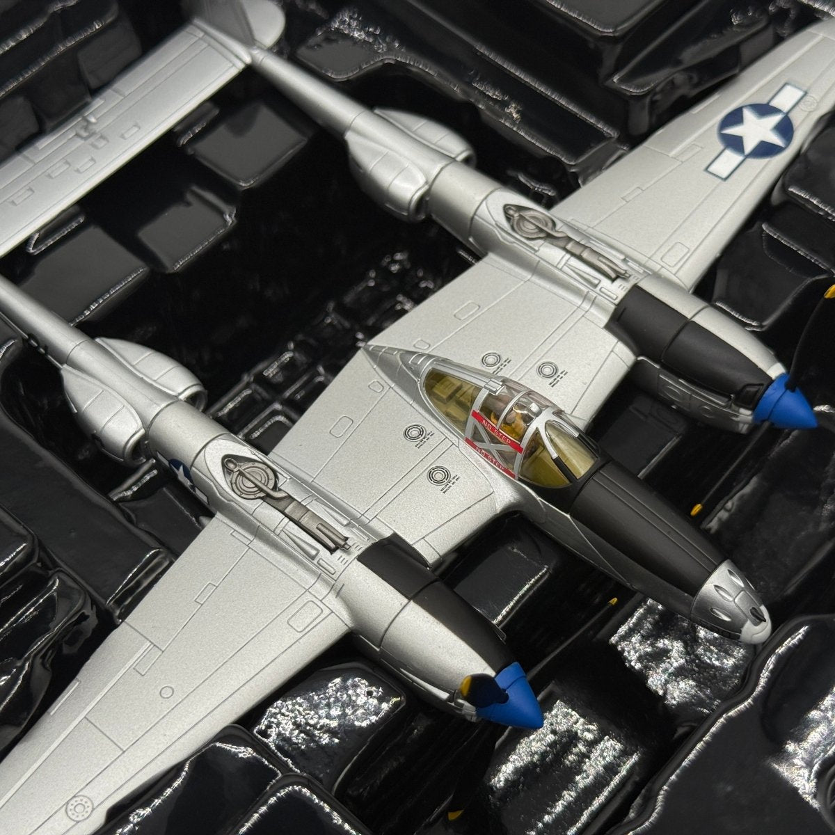 Corgi AA36613 1:72 Lockheed P-38J Lightning USAAF 367th FG Scrapiron IV 1944 - Corgi