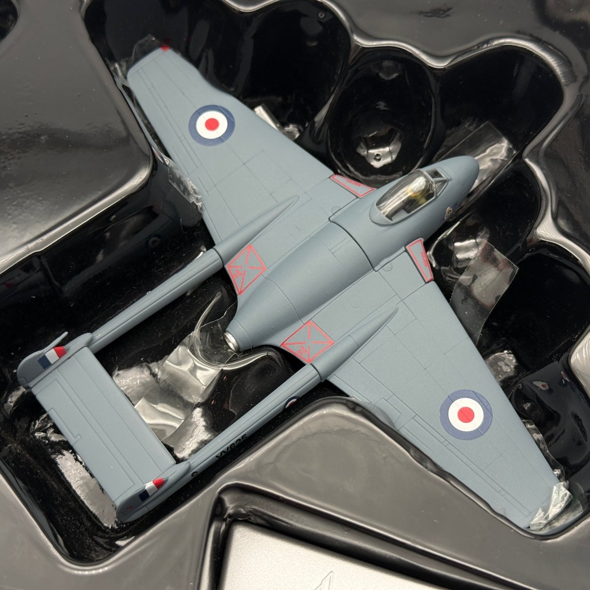 Corgi AA37303 1:72 de Havilland Vampire FB.Mk 5 RAF No.112 Sqn Fassberg 1951 - Corgi