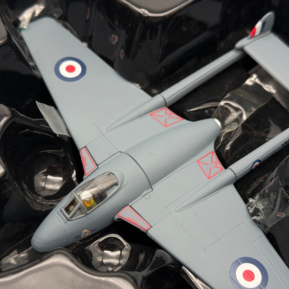 Corgi AA37303 1:72 de Havilland Vampire FB.Mk 5 RAF No.112 Sqn Fassberg 1951 - Corgi