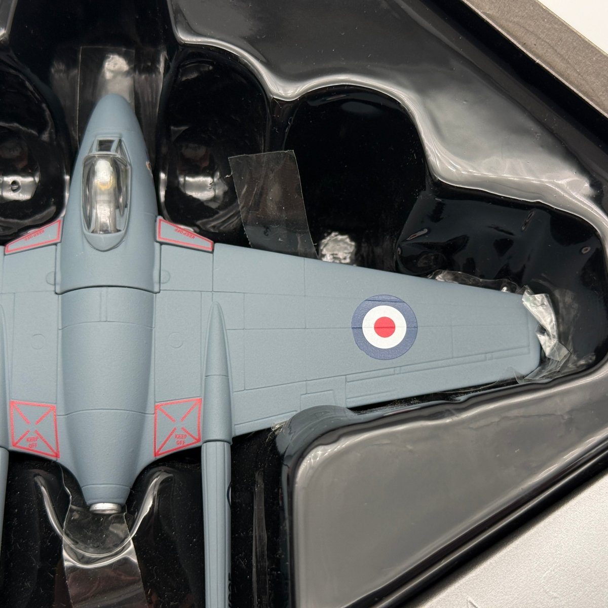 Corgi AA37303 1:72 de Havilland Vampire FB.Mk 5 RAF No.112 Sqn Fassberg 1951 - Corgi