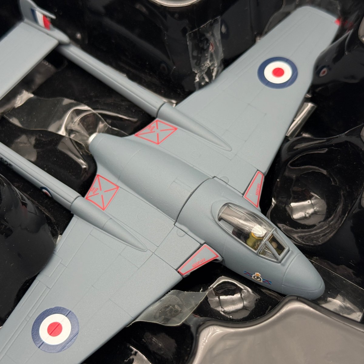 Corgi AA37303 1:72 de Havilland Vampire FB.Mk 5 RAF No.112 Sqn Fassberg 1951 - Corgi
