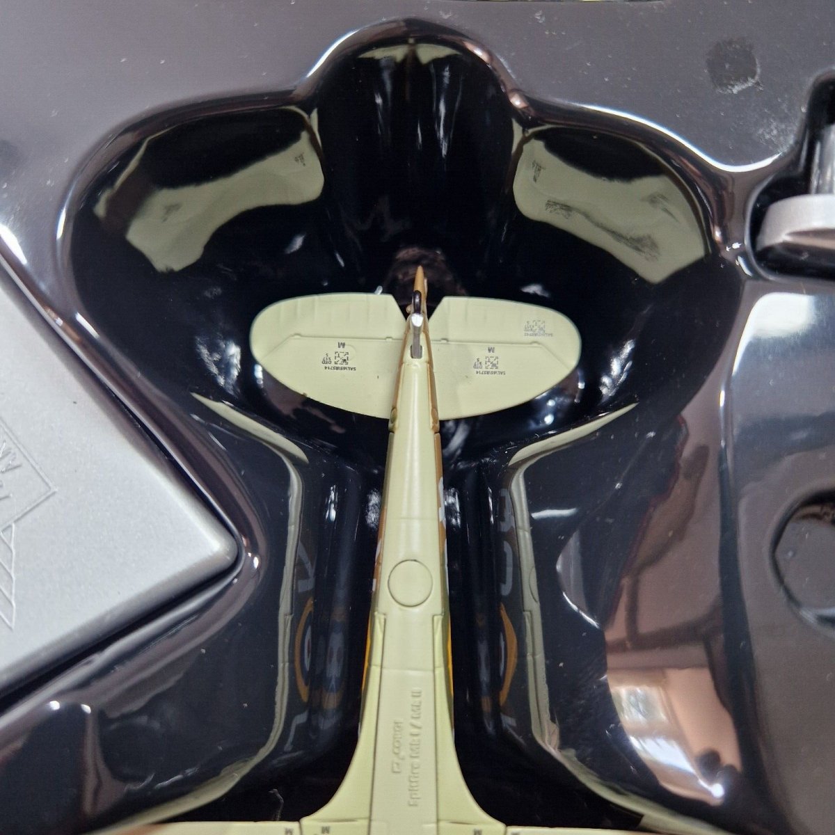 Corgi Aviation Archive 1:72 Supermarine Spitfire MKII P7350 Geoffrey Wellum 92 Squadron RAF AA39203 - Corgi