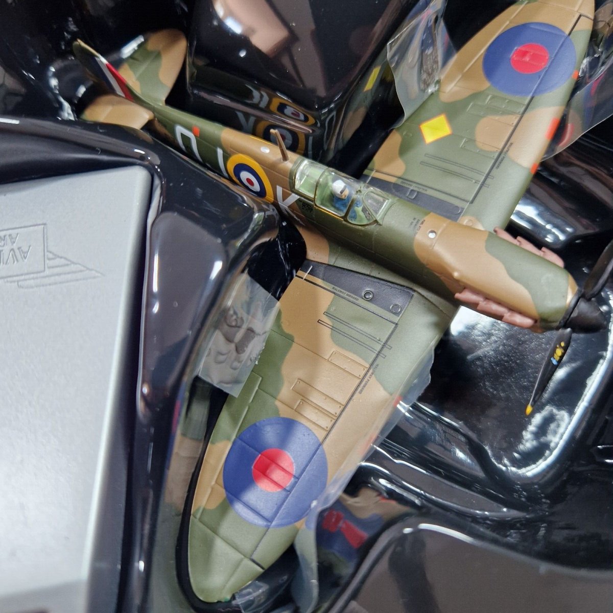 Corgi Aviation Archive 1:72 Supermarine Spitfire MKII P7350 Geoffrey Wellum 92 Squadron RAF AA39203 - Corgi