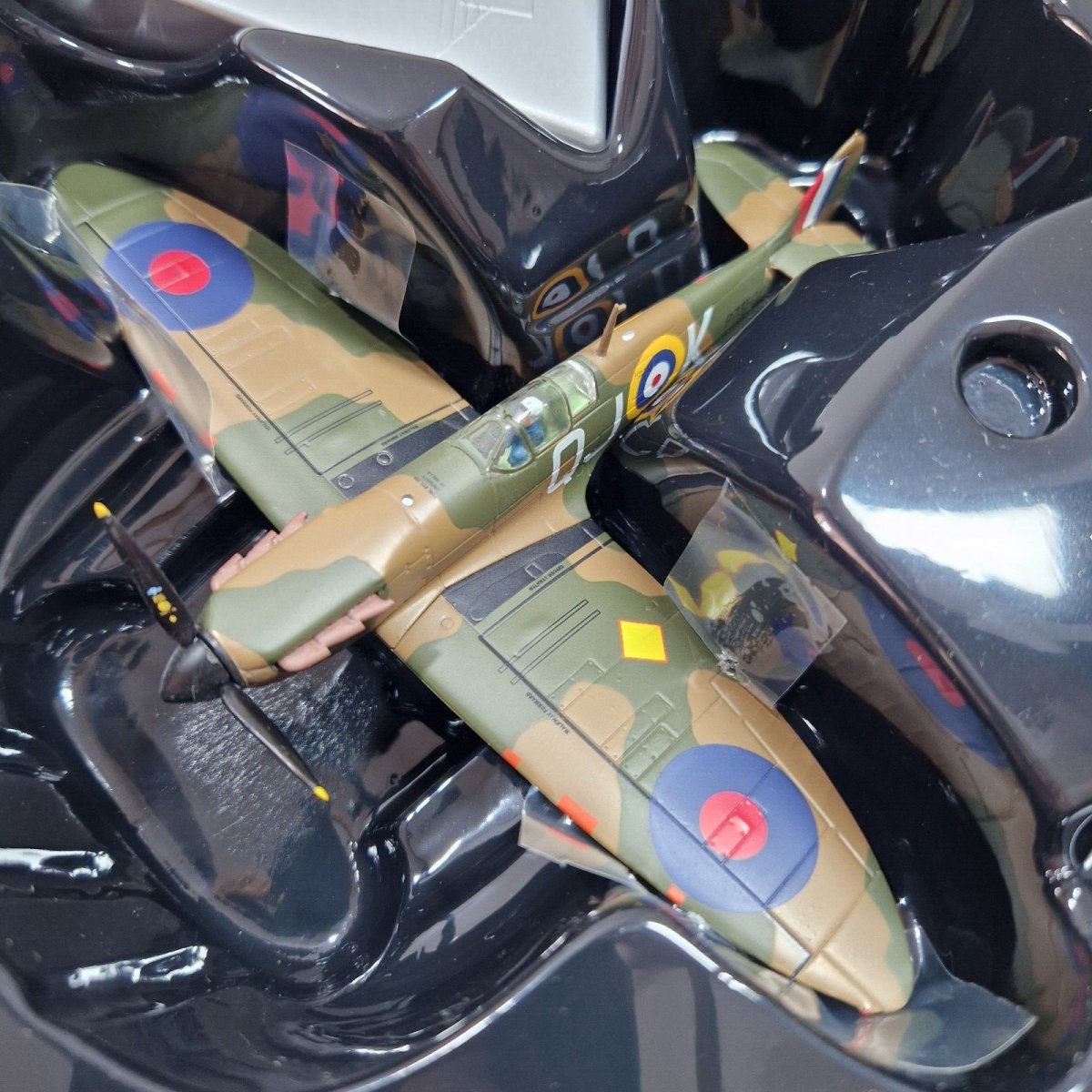 Corgi Aviation Archive 1:72 Supermarine Spitfire MKII P7350 Geoffrey Wellum 92 Squadron RAF AA39203 - Corgi