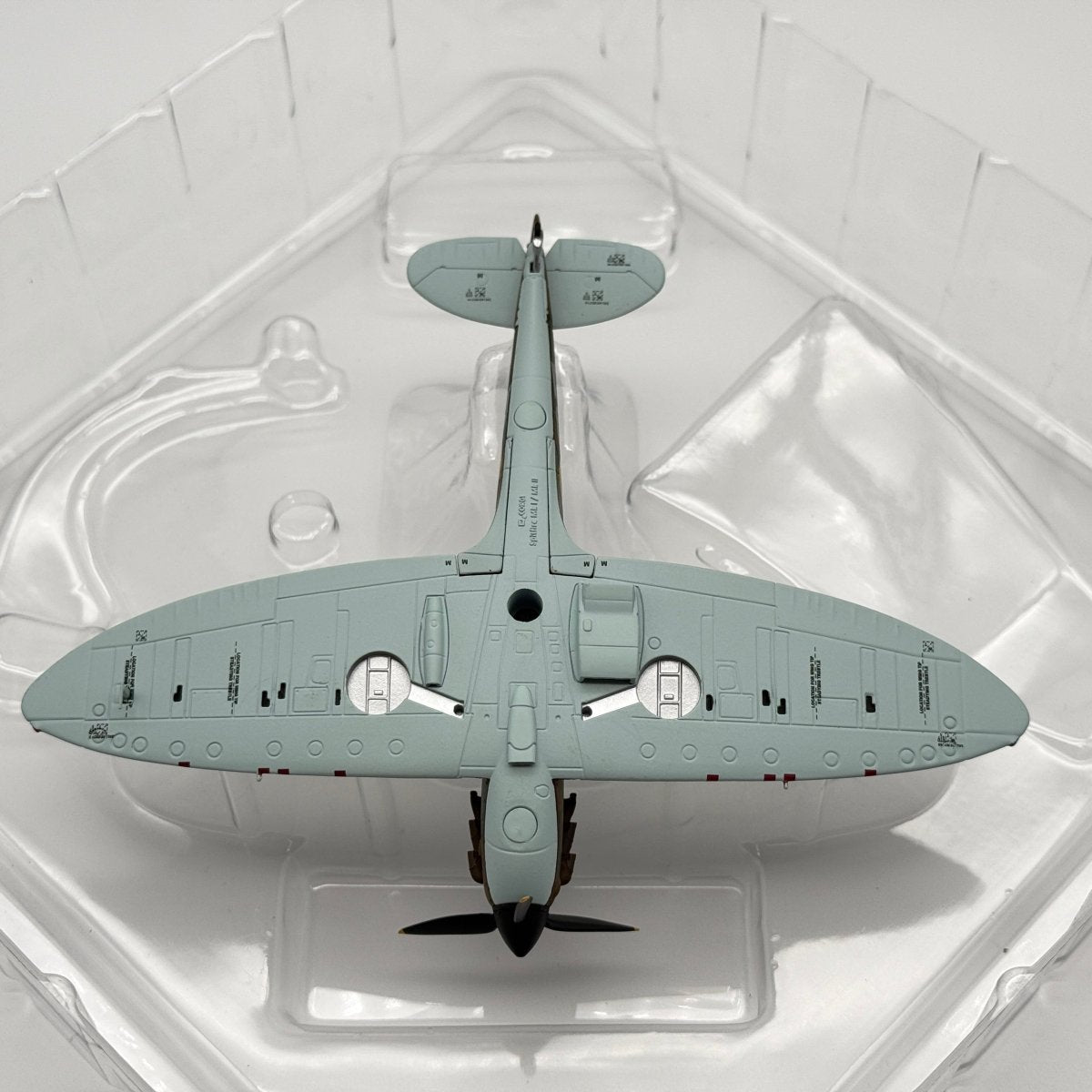 Corgi AA39210 1:72 Supermarine Spitfire Mk I RAF No.602 Sqn Sandy Johnstone - Corgi