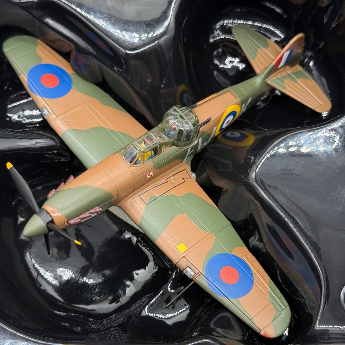 Corgi AA39303 1:72 Boulton Paul Defiant Mk I RAF No.307 Polish Sqn N3437 Kirton-in-Lindsey 1940 - Corgi