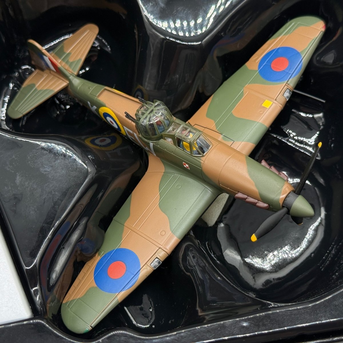 Corgi AA39303 1:72 Boulton Paul Defiant Mk I RAF No.307 Polish Sqn N3437 Kirton-in-Lindsey 1940 - Corgi