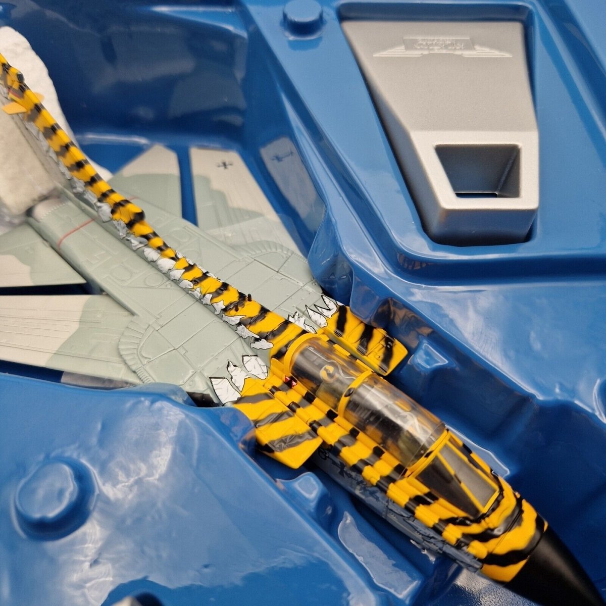 Corgi Aviation Archive 1:72 Tornado Ids Jbg - 32, German Air Force Tiger Meet 2001 AA33605 - Corgi