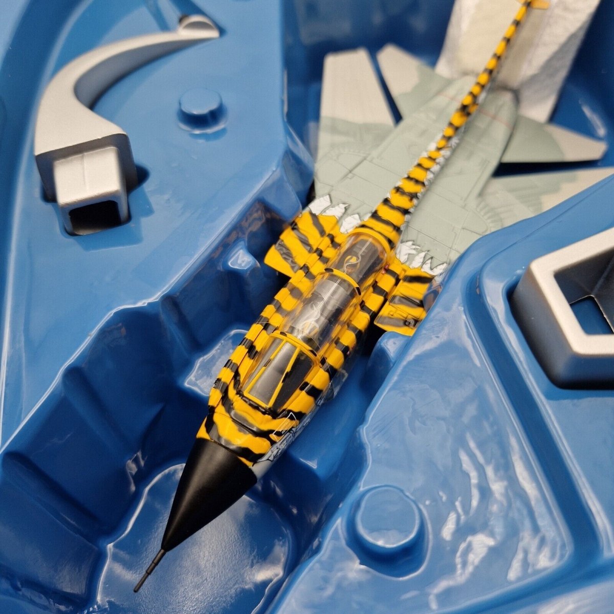 Corgi Aviation Archive 1:72 Tornado Ids Jbg - 32, German Air Force Tiger Meet 2001 AA33605 - Corgi