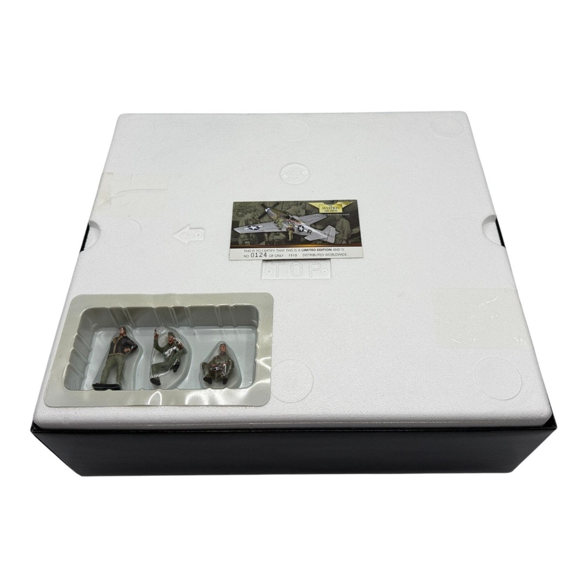 Corgi Aviation 1:32 US34407 P - 51D Mustang, Lt. John L. Elder & Ground Crew - Corgi