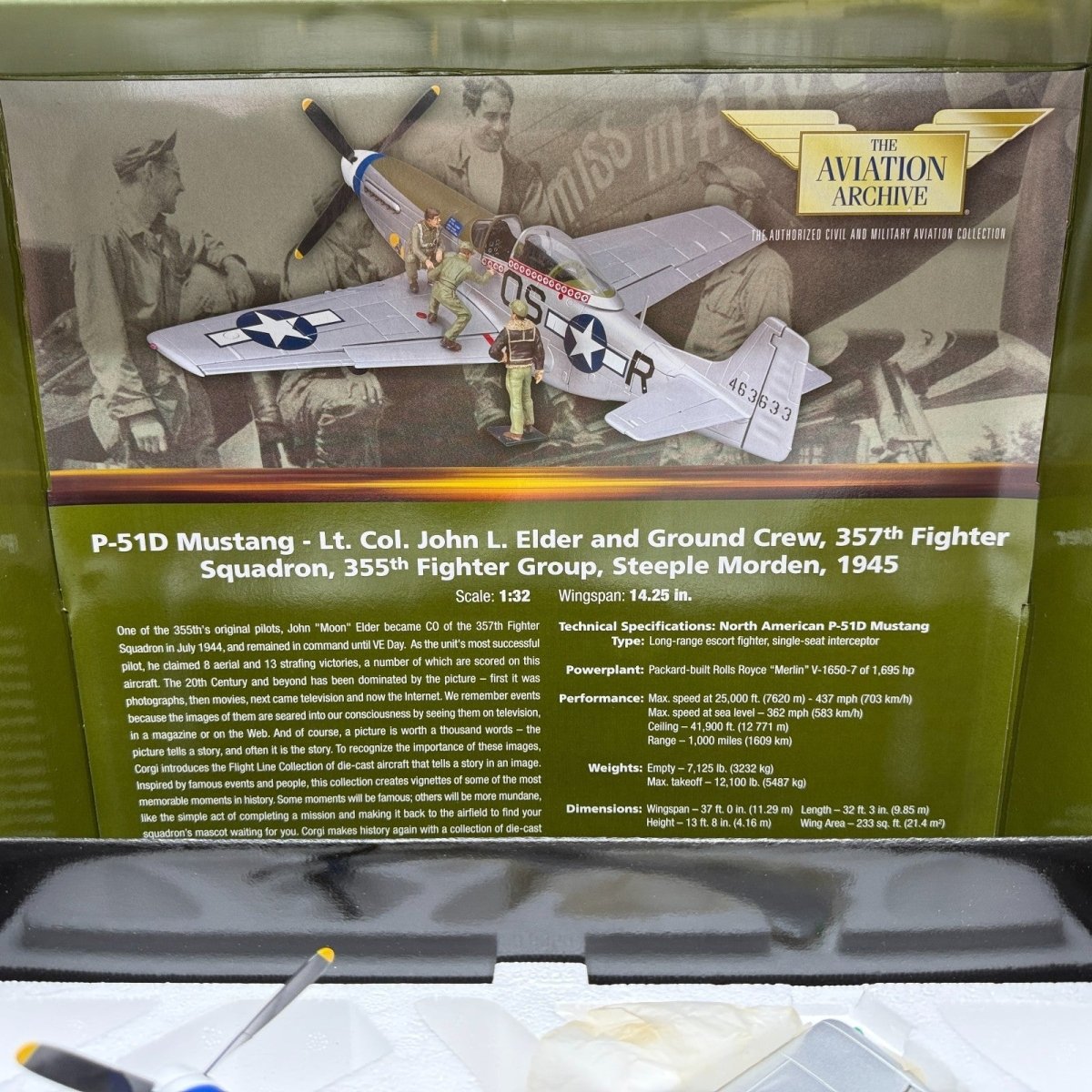 Corgi Aviation 1:32 US34407 P - 51D Mustang, Lt. John L. Elder & Ground Crew - Corgi