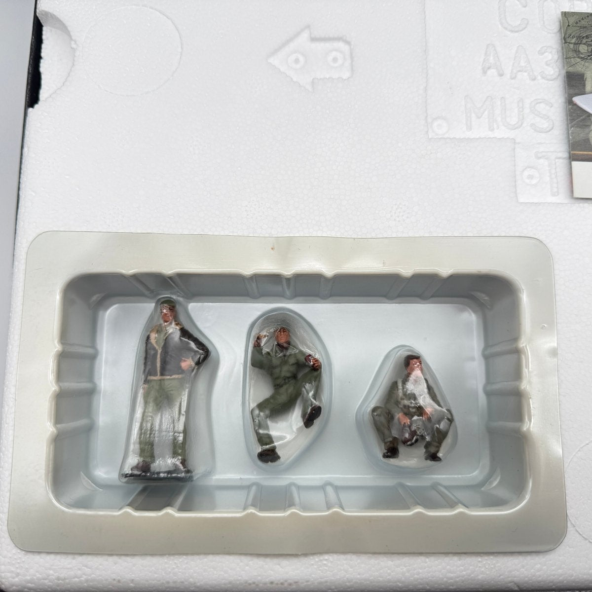 Corgi Aviation 1:32 US34407 P - 51D Mustang, Lt. John L. Elder & Ground Crew - Corgi