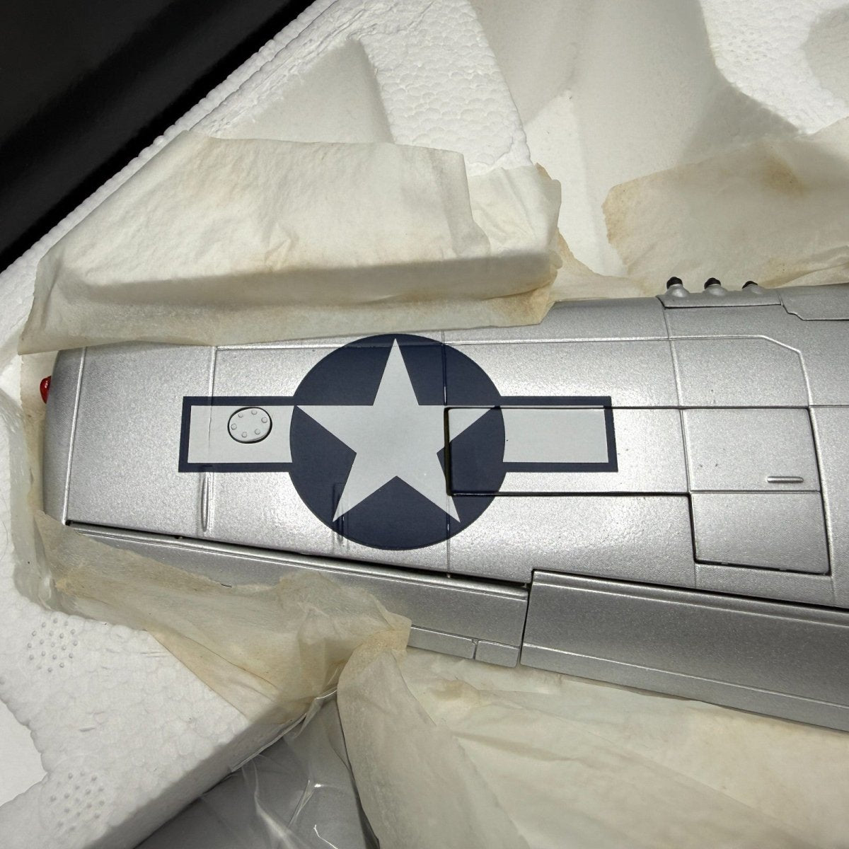 Corgi Aviation 1:32 US34407 P - 51D Mustang, Lt. John L. Elder & Ground Crew - Corgi
