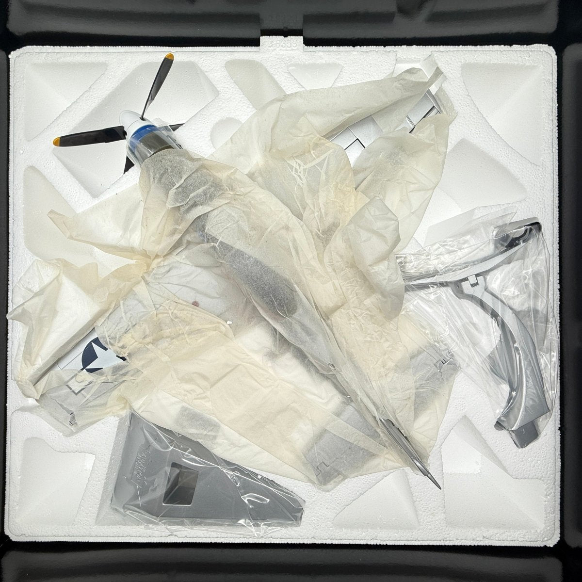 Corgi Aviation 1:32 US34407 P - 51D Mustang, Lt. John L. Elder & Ground Crew - Corgi