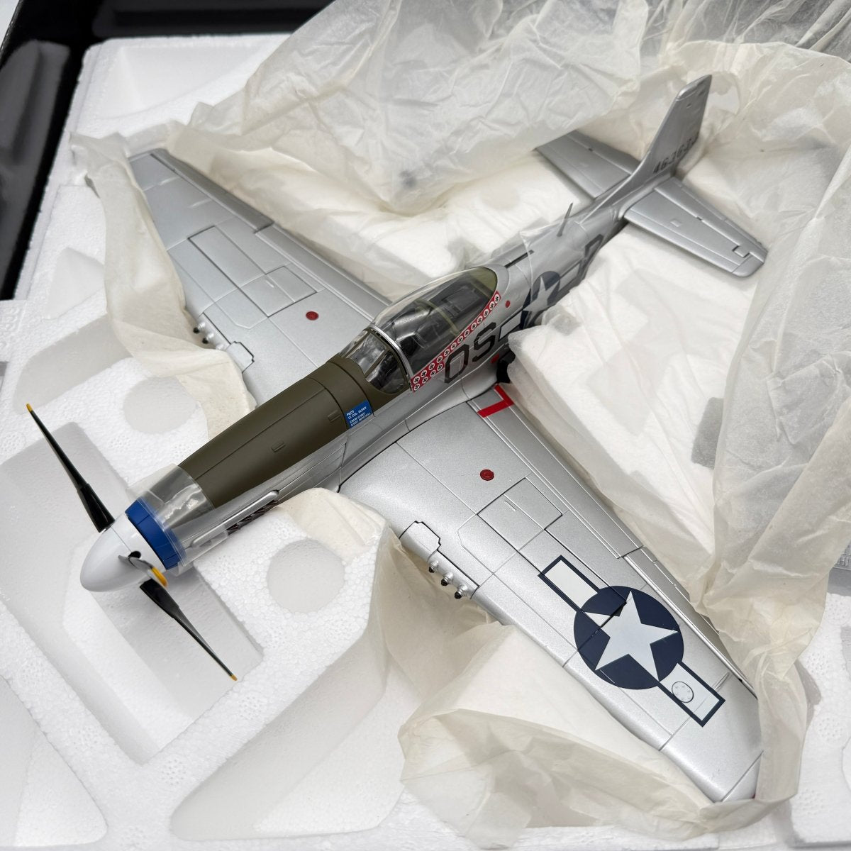 Corgi Aviation 1:32 US34407 P - 51D Mustang, Lt. John L. Elder & Ground Crew - Corgi