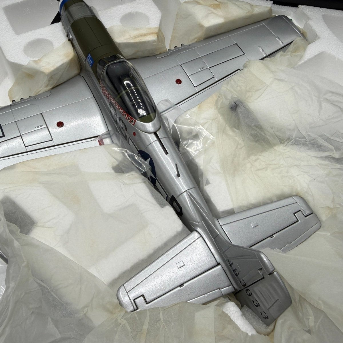 Corgi Aviation 1:32 US34407 P - 51D Mustang, Lt. John L. Elder & Ground Crew - Corgi