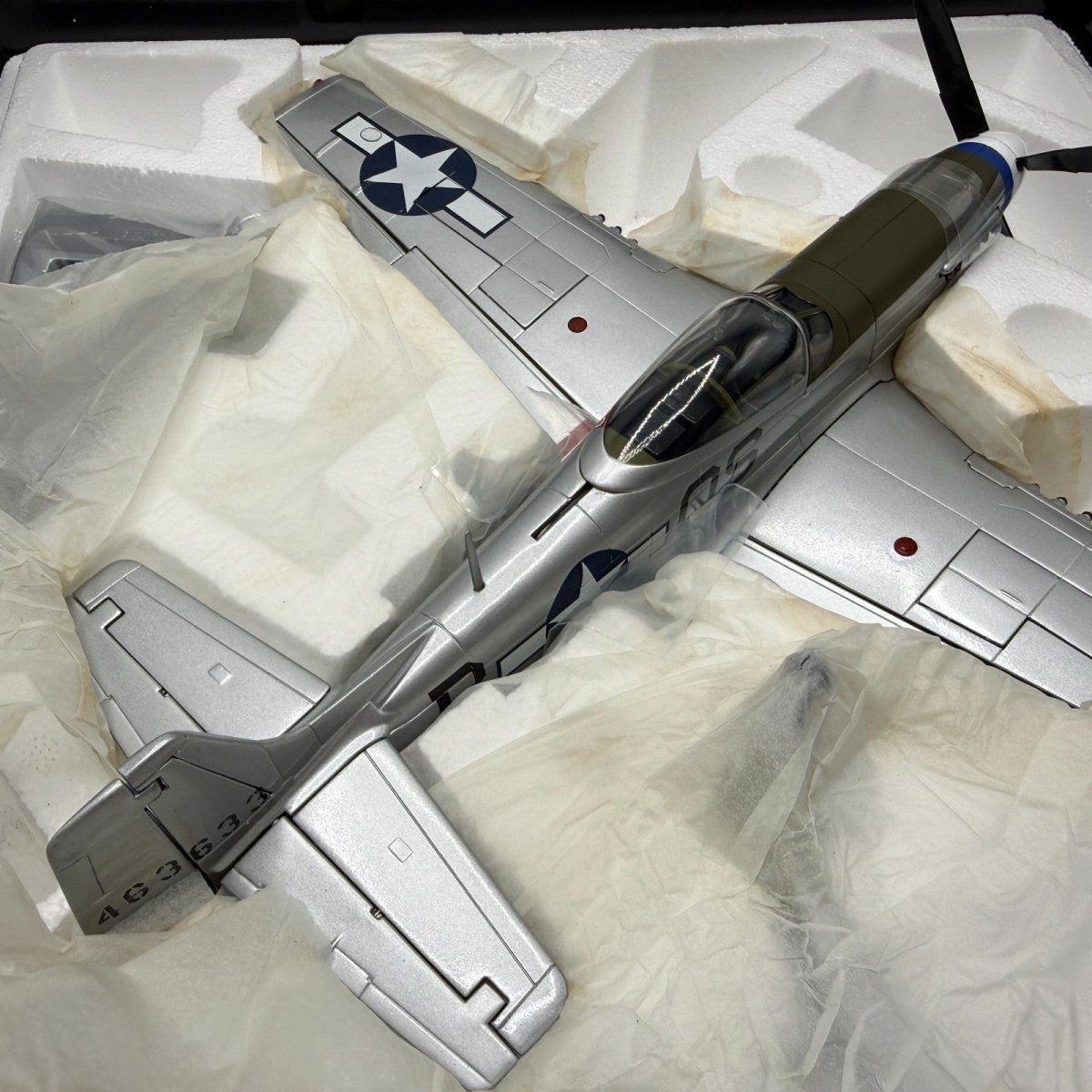 Corgi Aviation 1:32 US34407 P - 51D Mustang, Lt. John L. Elder & Ground Crew - Corgi