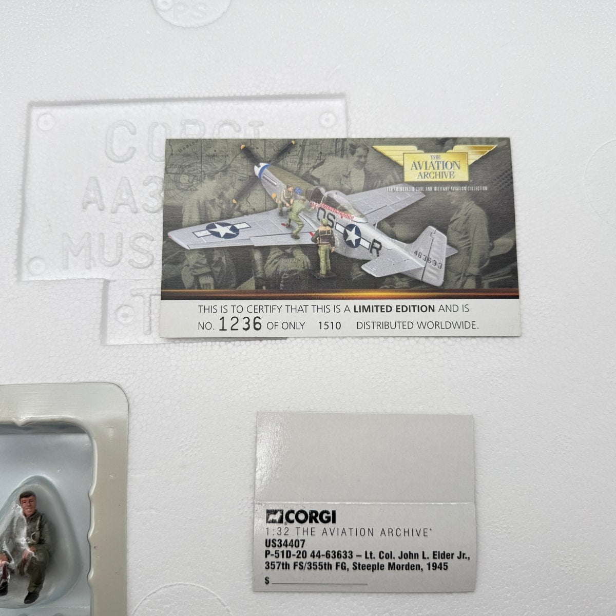Corgi Aviation 1:32 US34407 P - 51D Mustang, Lt. John L. Elder & Ground Crew - Corgi