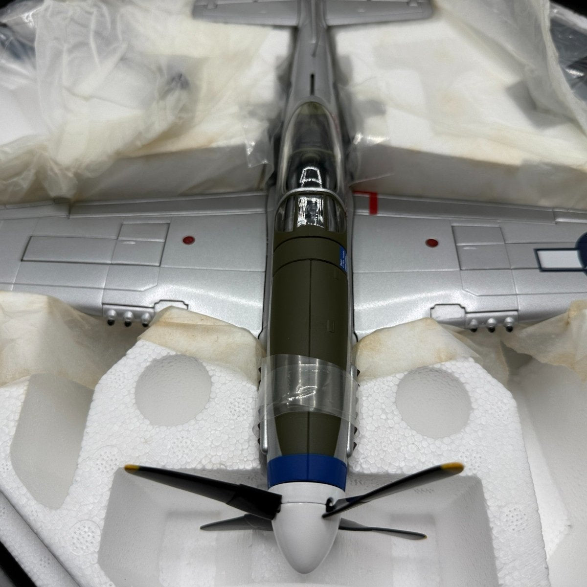 Corgi Aviation 1:32 US34407 P - 51D Mustang, Lt. John L. Elder & Ground Crew - Corgi