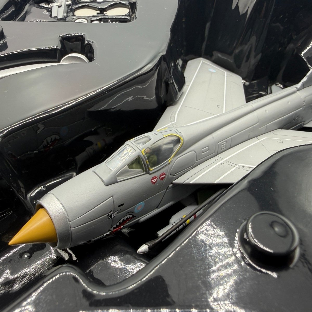 Corgi Aviation 1:72 AA32314 English Electric Lightning F6, 5 Sqn, RAF Binbrook - Corgi