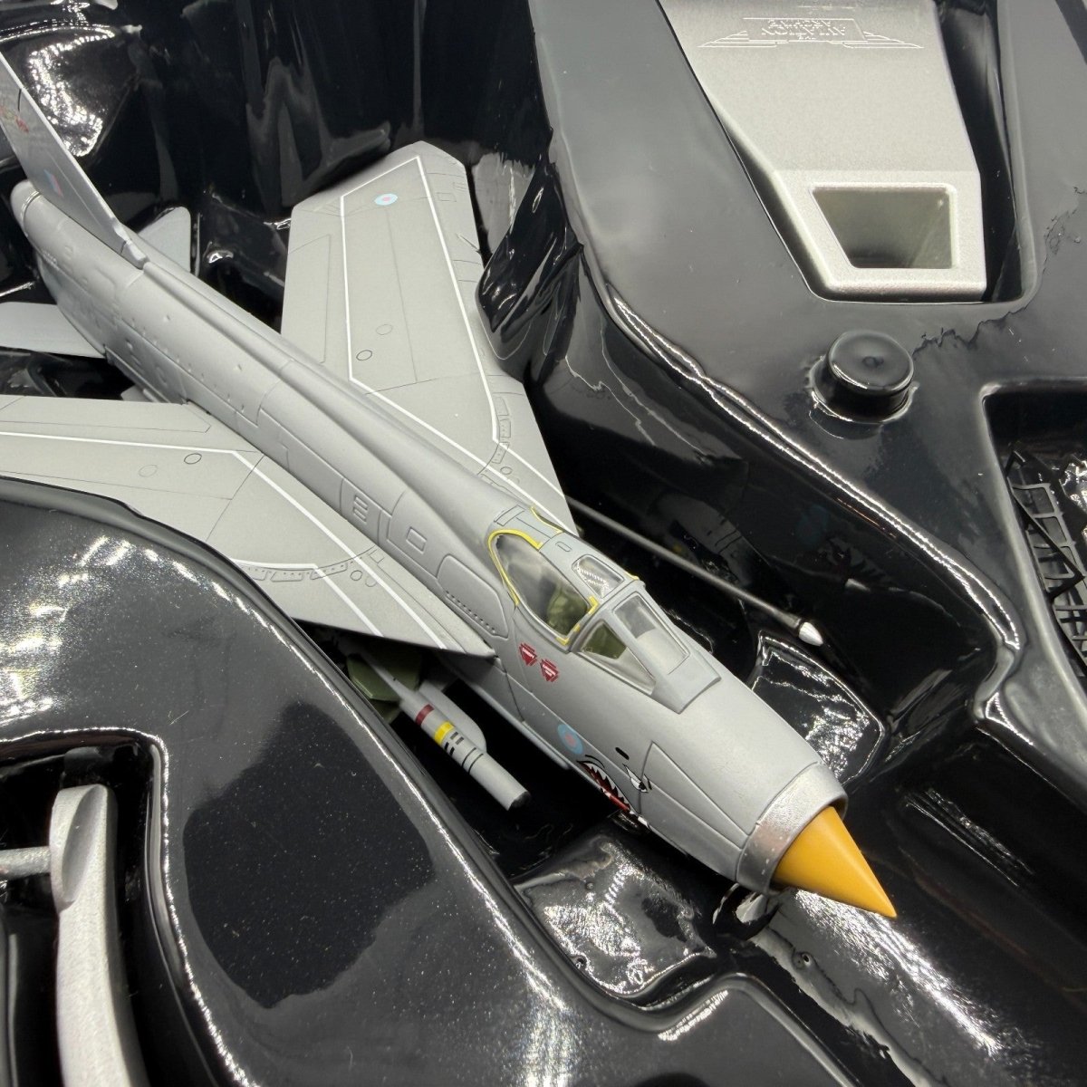 Corgi Aviation 1:72 AA32314 English Electric Lightning F6, 5 Sqn, RAF Binbrook - Corgi