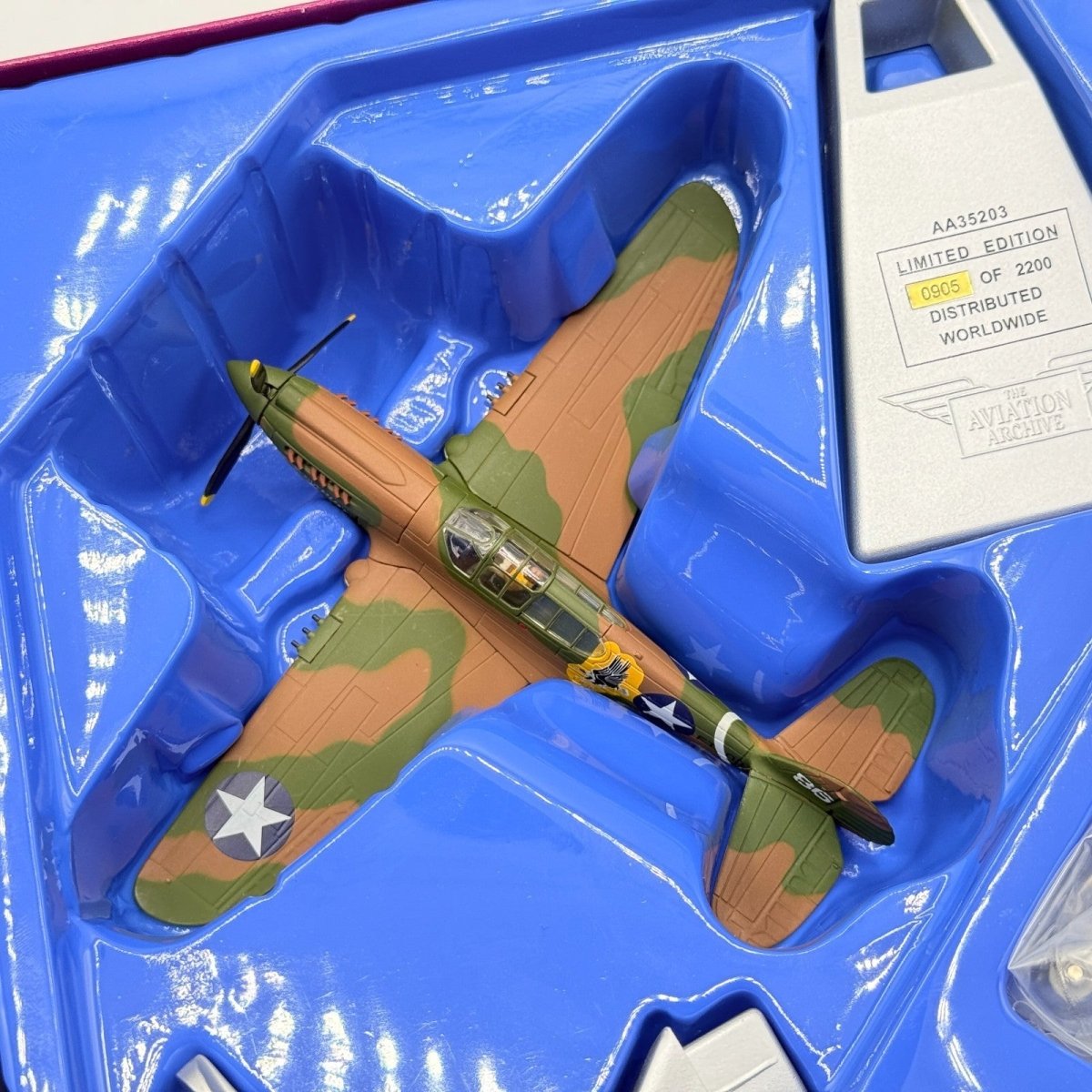 Corgi Aviation 1:72 AA35203 P - 40E Warhawk 'White 86' 3 Sqn RAAF Australia 1942 - Corgi