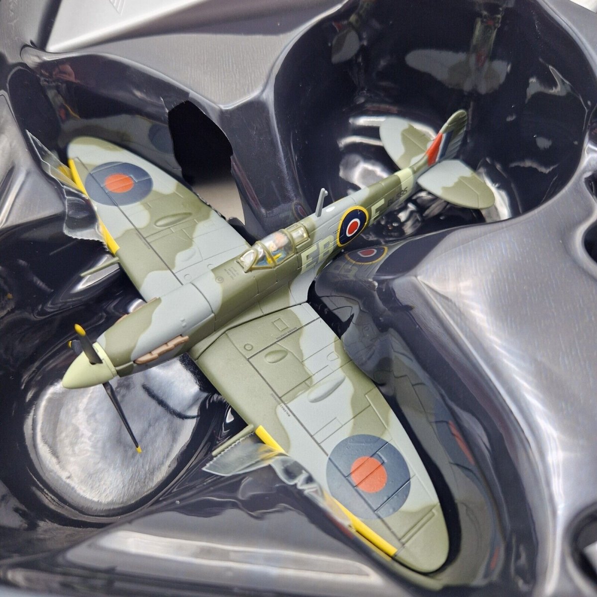 Corgi Aviation Archive 1:72 Supermarine Spitfire Mk.Vb Diecast Model AA31934A - Corgi