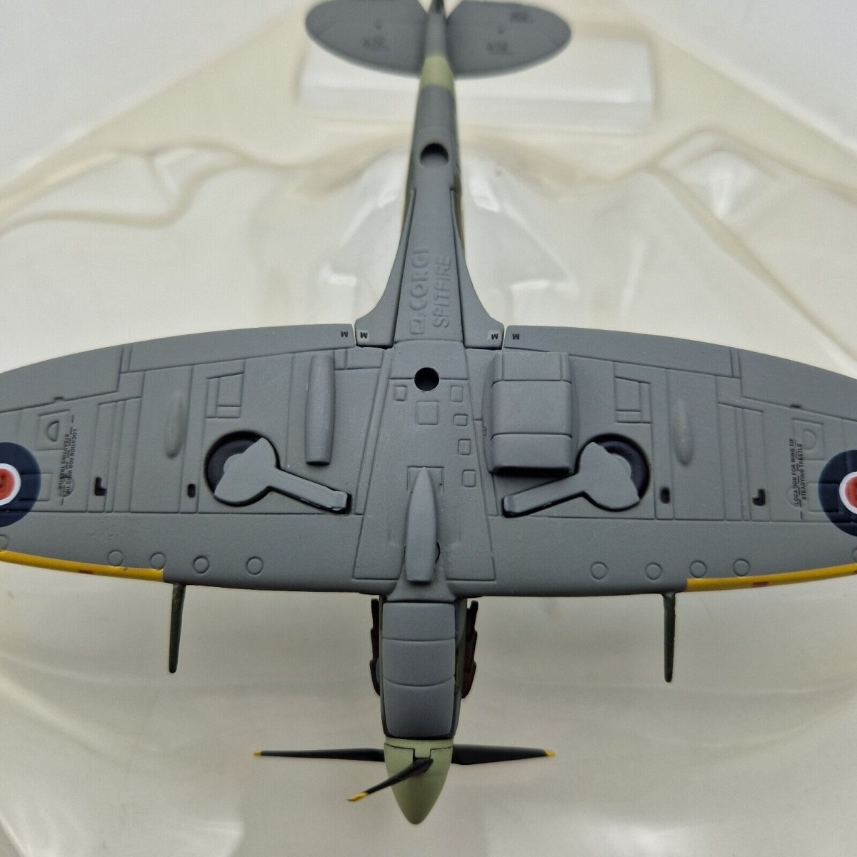 Corgi Aviation Archive 1:72 Supermarine Spitfire Mk.Vb Diecast Model AA31934A - Corgi