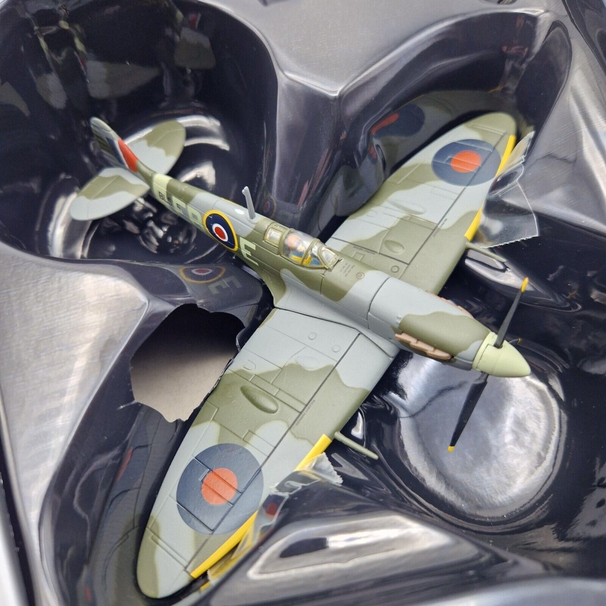 Corgi Aviation Archive 1:72 Supermarine Spitfire Mk.Vb Diecast Model AA31934A - Corgi