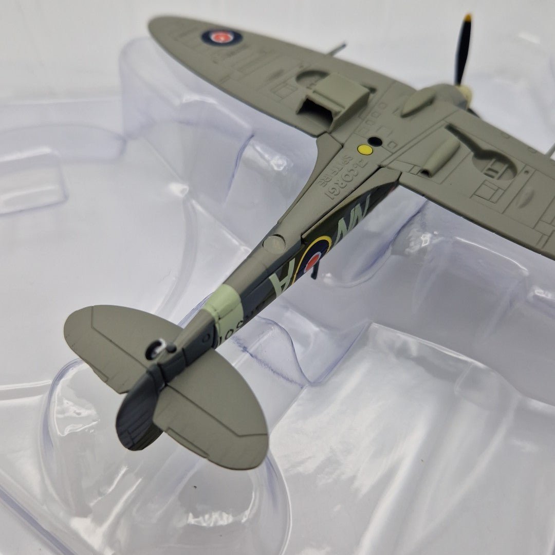 Corgi Aviation Archive 1:72 Spitfire Vc, No.310 (Czech) Sqn, Duxford, Model AA31931 - Corgi