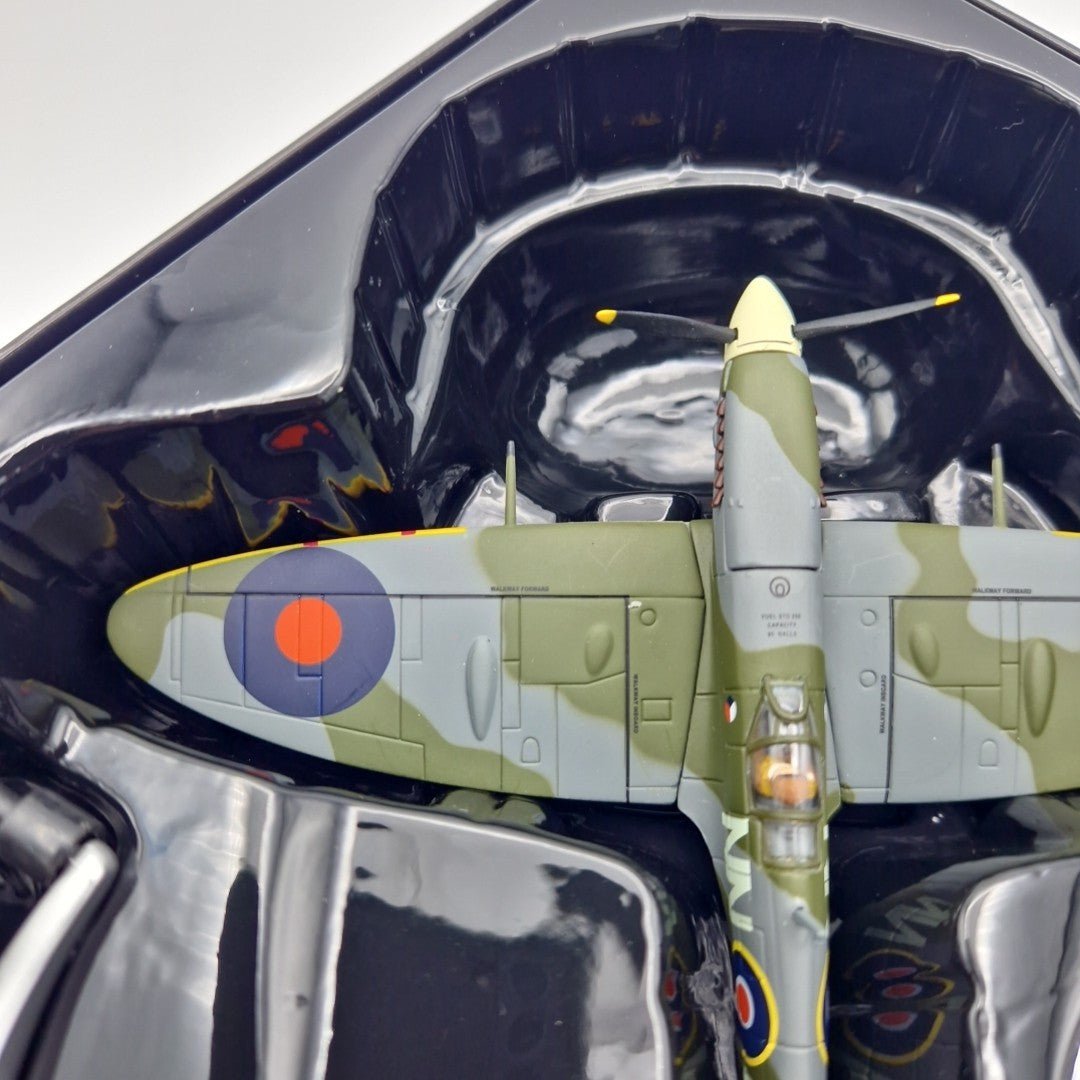 Corgi Aviation Archive 1:72 Spitfire Vc, No.310 (Czech) Sqn, Duxford, Model AA31931 - Corgi