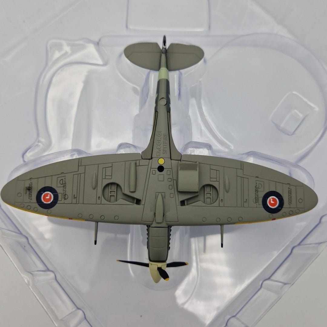 Corgi Aviation Archive 1:72 Spitfire Vc, No.310 (Czech) Sqn, Duxford, Model AA31931 - Corgi