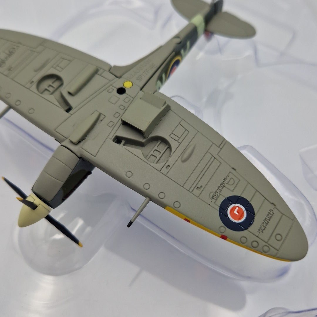 Corgi Aviation Archive 1:72 Spitfire Vc, No.310 (Czech) Sqn, Duxford, Model AA31931 - Corgi