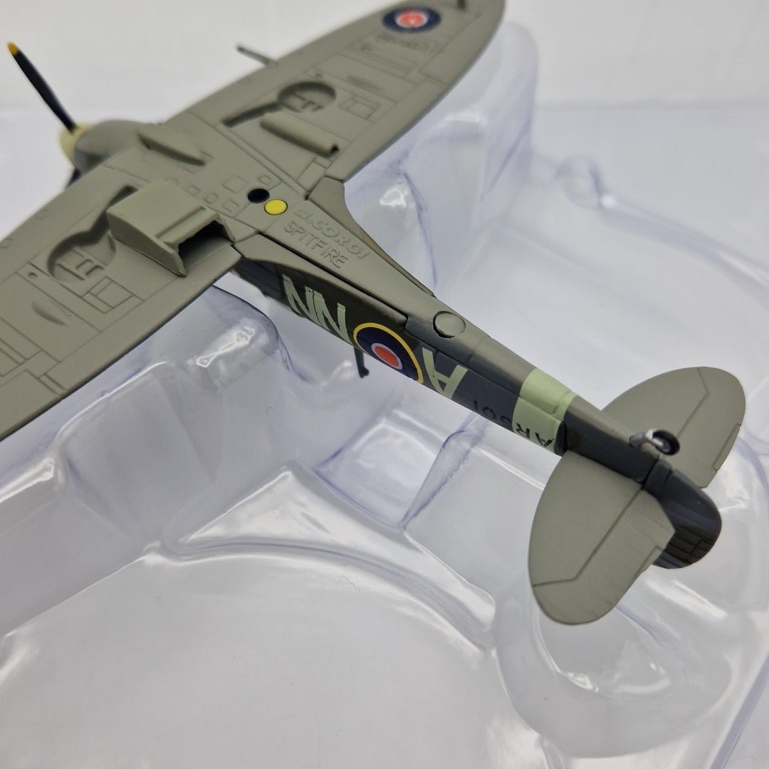 Corgi Aviation Archive 1:72 Spitfire Vc, No.310 (Czech) Sqn, Duxford, Model AA31931 - Corgi