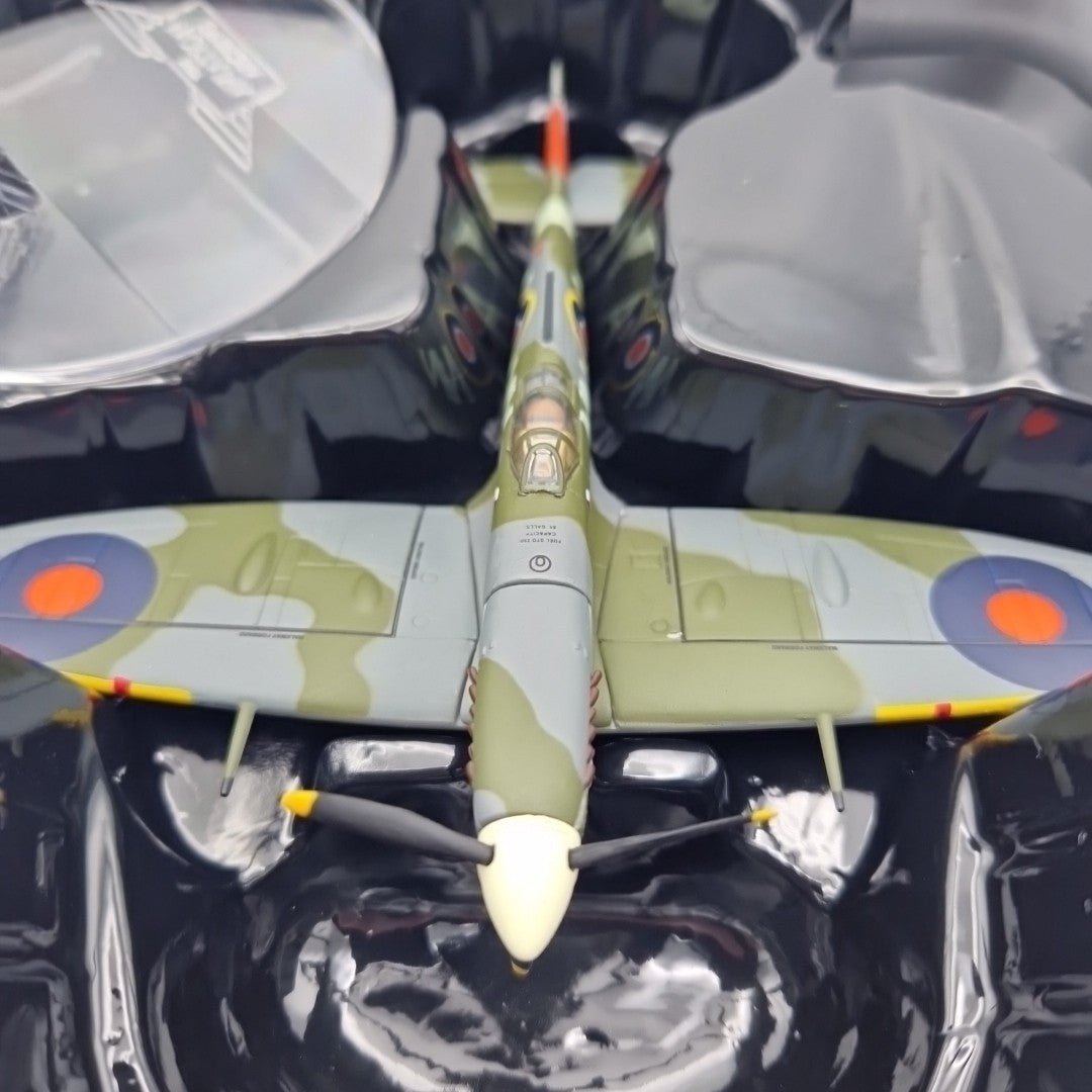 Corgi Aviation Archive 1:72 Spitfire Vc, No.310 (Czech) Sqn, Duxford, Model AA31931 - Corgi