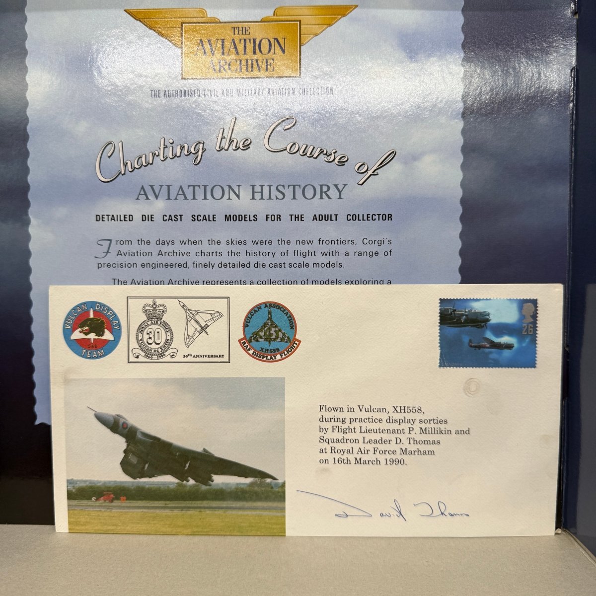 Corgi Aviation 48303 1:144 Avro Vulcan B2 XH558 First & Last In Service - Corgi