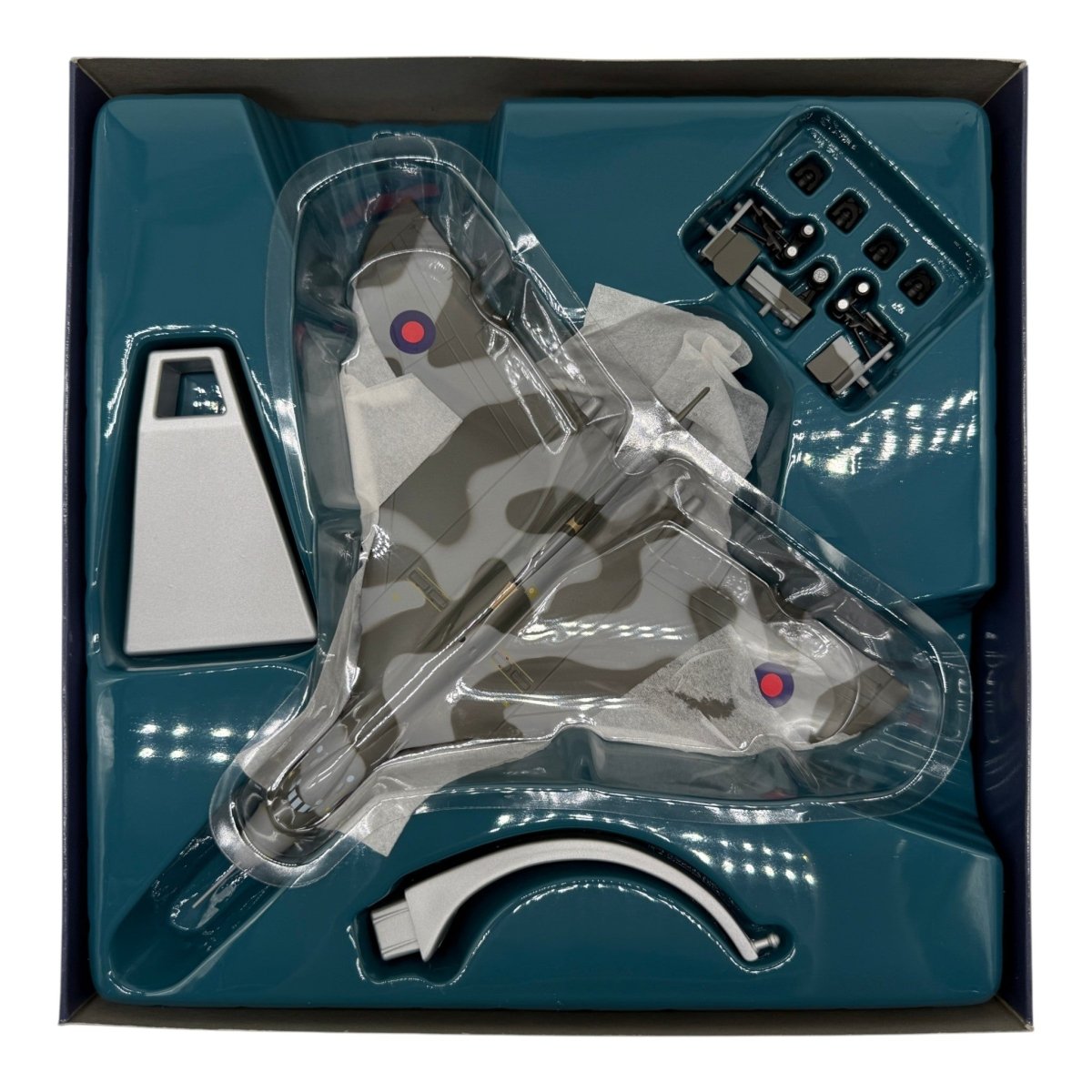 Corgi Aviation 48303 1:144 Avro Vulcan B2 XH558 First & Last In Service - Corgi